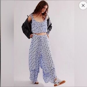 Free‎ People This Love set Harem like billowy pants & crop top in blue sz Small